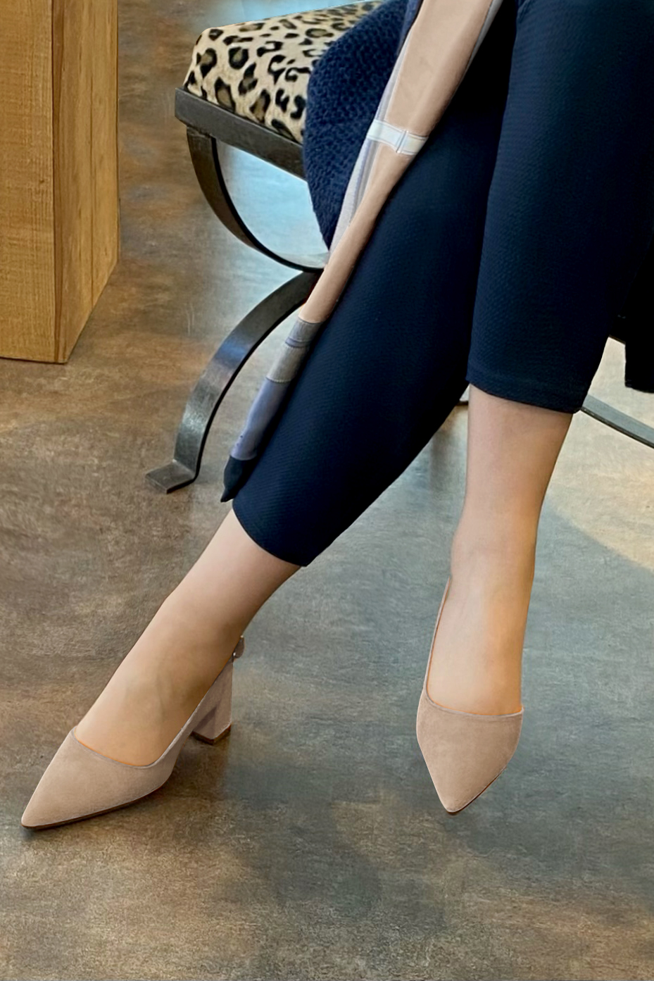 Tan beige women's slingback shoes. Pointed toe. Medium flare heels. Worn view - Florence KOOIJMAN